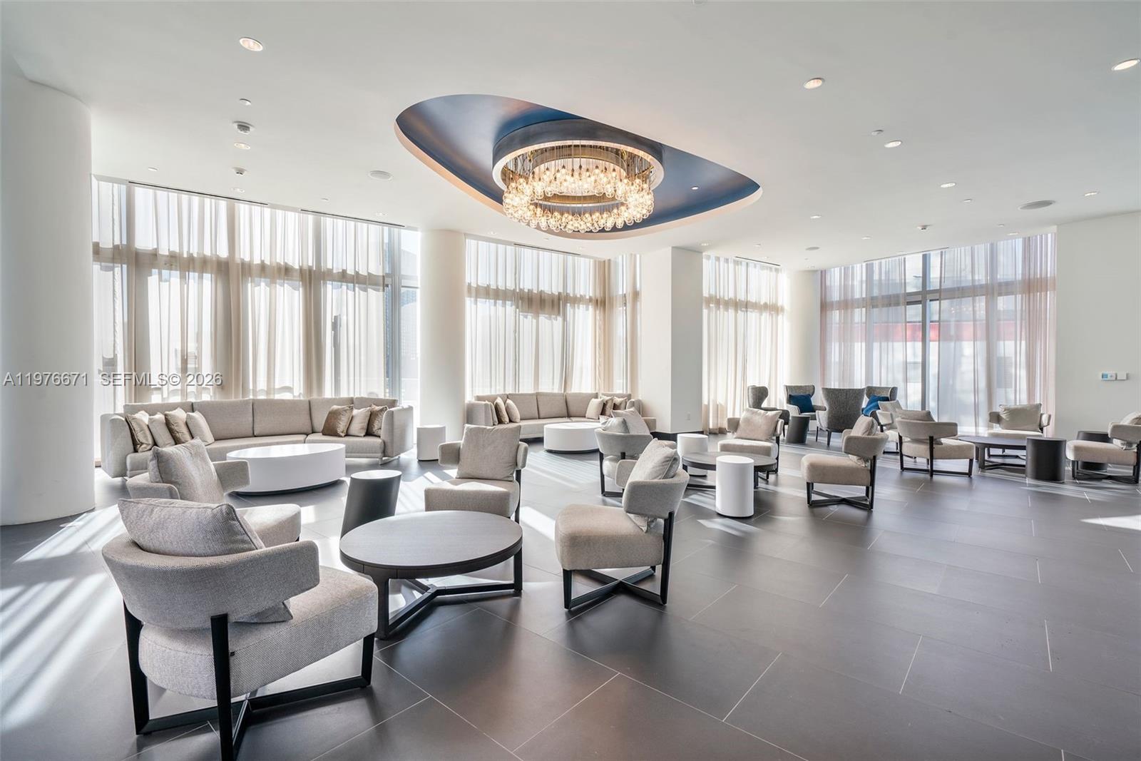 PARAMOUNT MIAMI WORLDCENT - Residential Lease