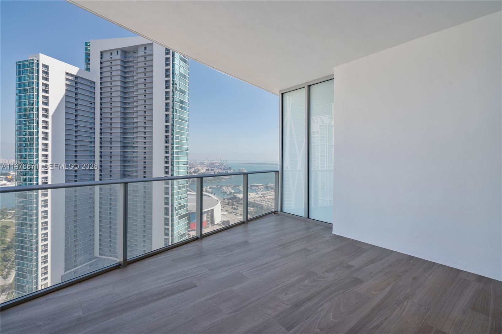 PARAMOUNT MIAMI WORLDCENT - Residential Lease