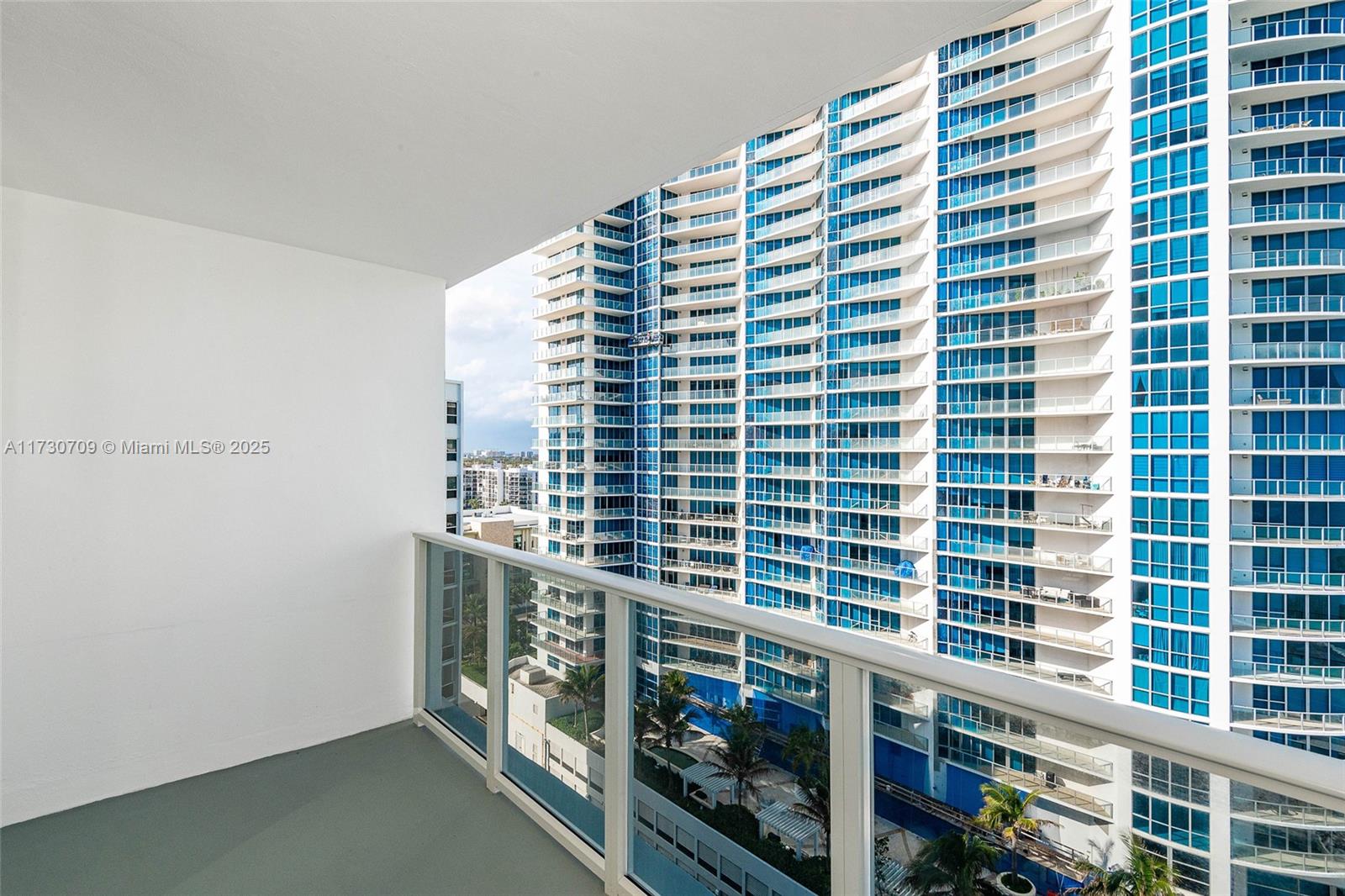 ALEXANDER TOWERS CONDO - Residential