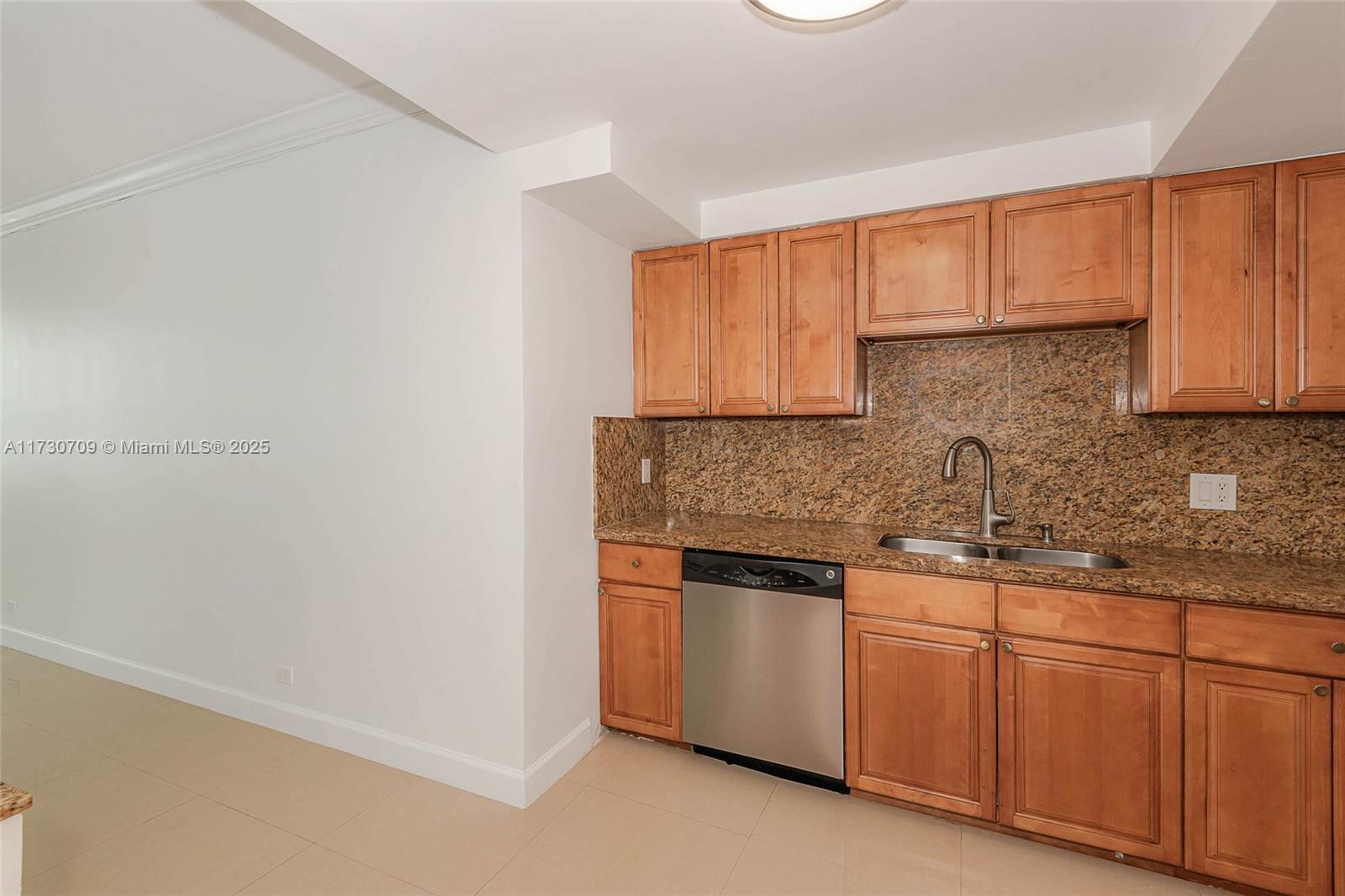 ALEXANDER TOWERS CONDO - Residential