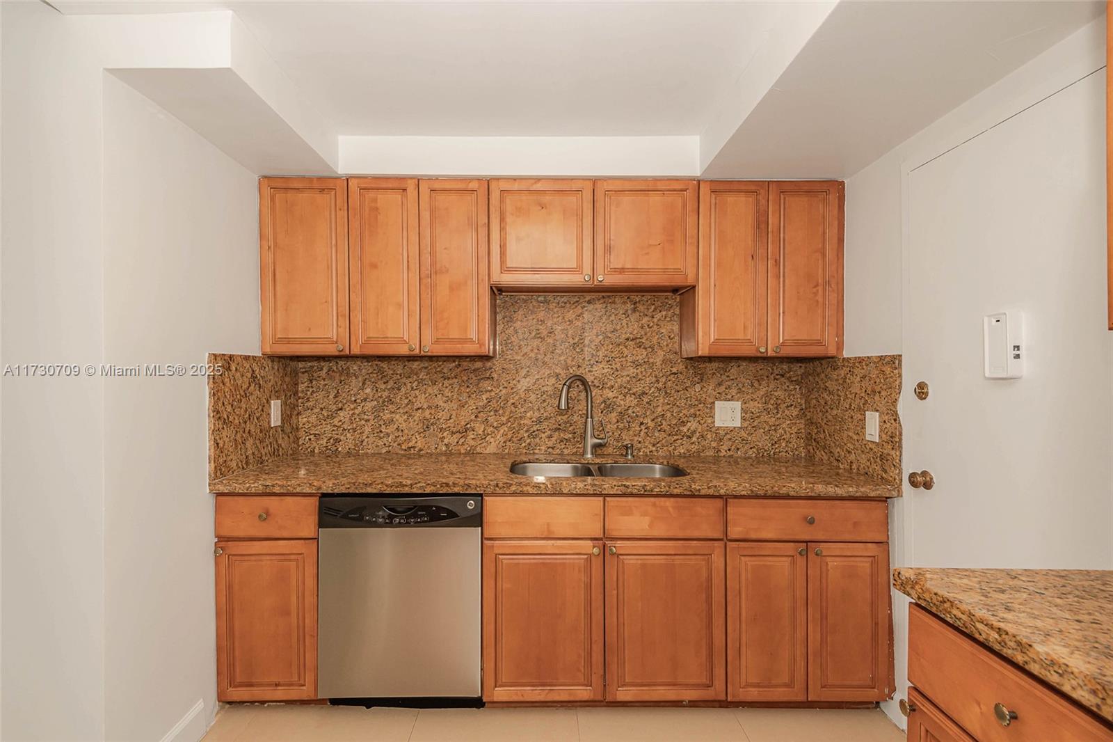 ALEXANDER TOWERS CONDO - Residential