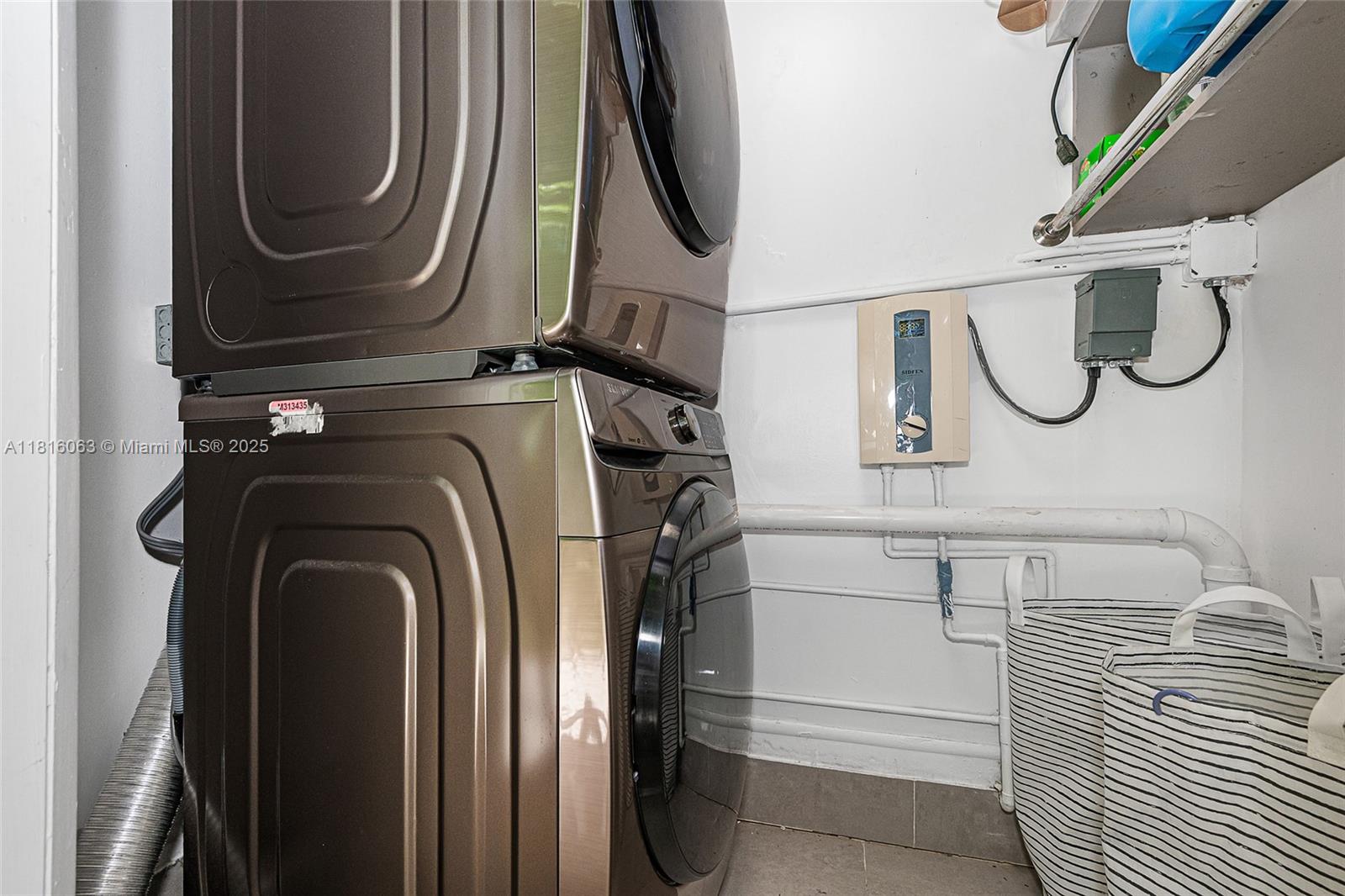 TROPICAL ISLE HOMES SUB 4 - Residential Lease