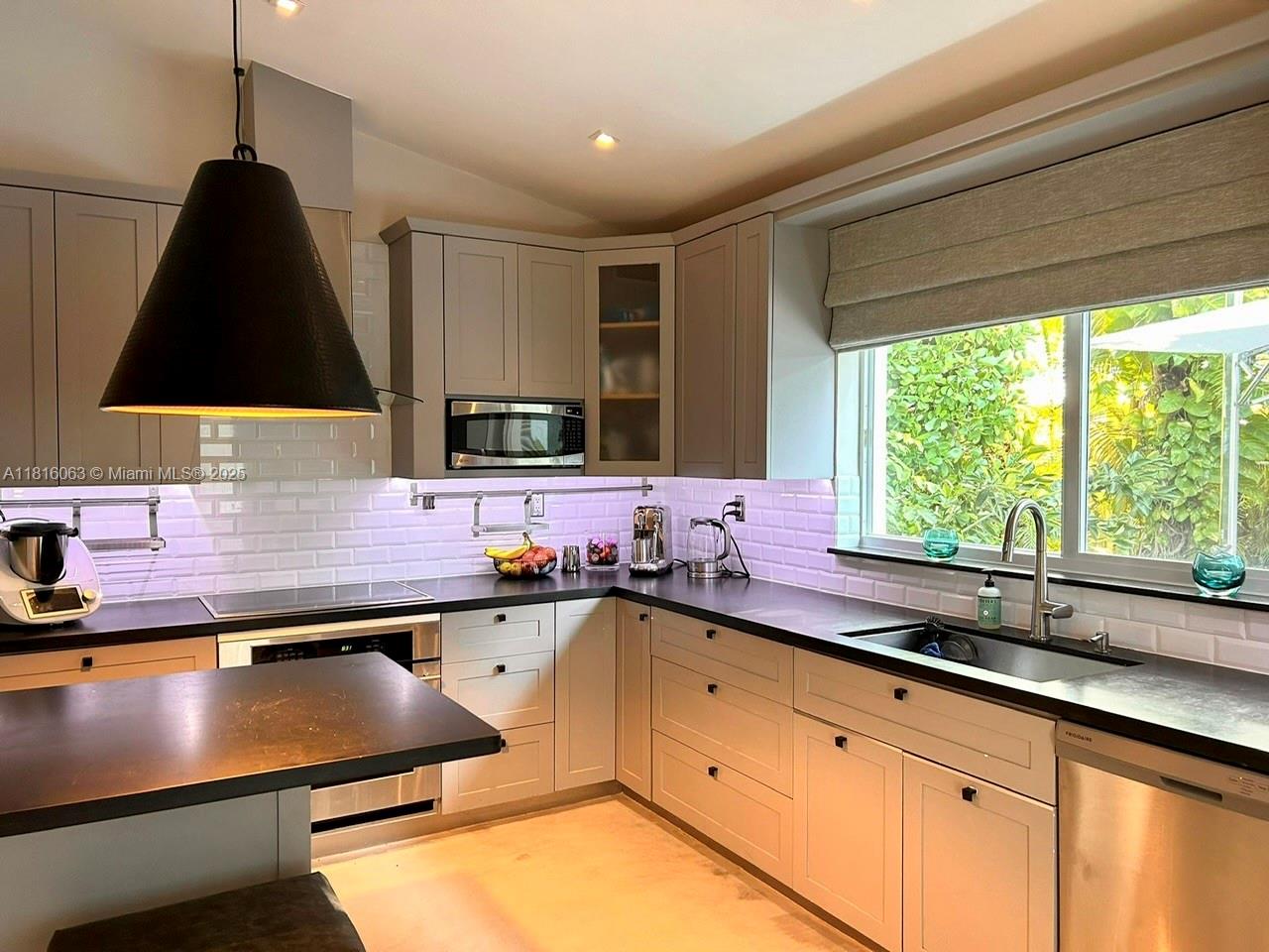 TROPICAL ISLE HOMES SUB 4 - Residential Lease