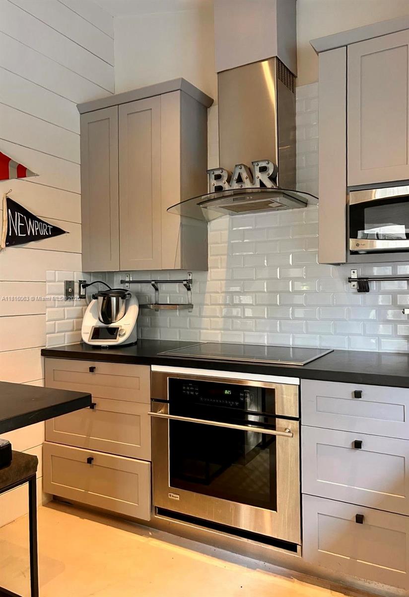 TROPICAL ISLE HOMES SUB 4 - Residential Lease