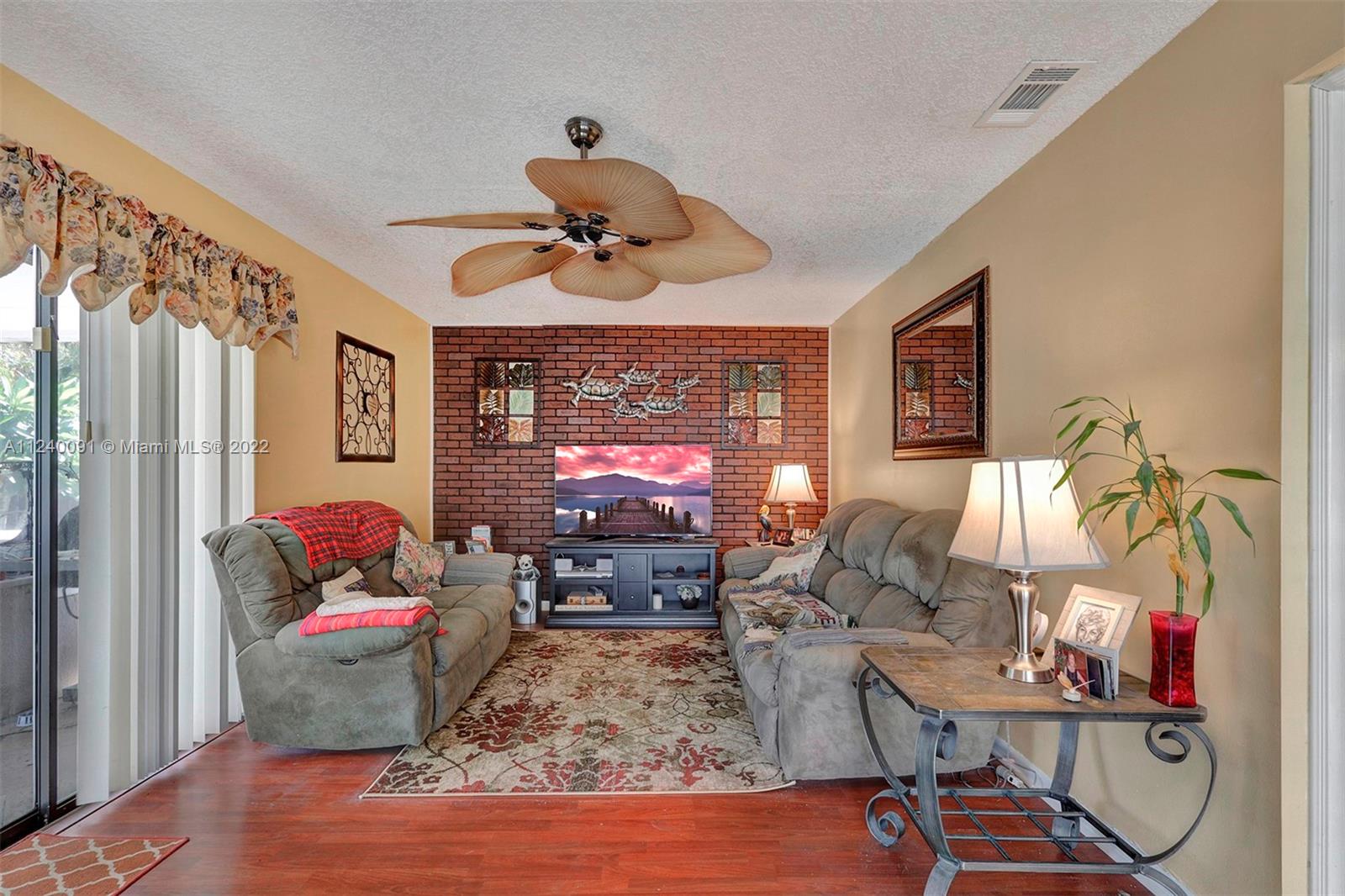 PEMBROKE LAKES SEC 6 - Residential