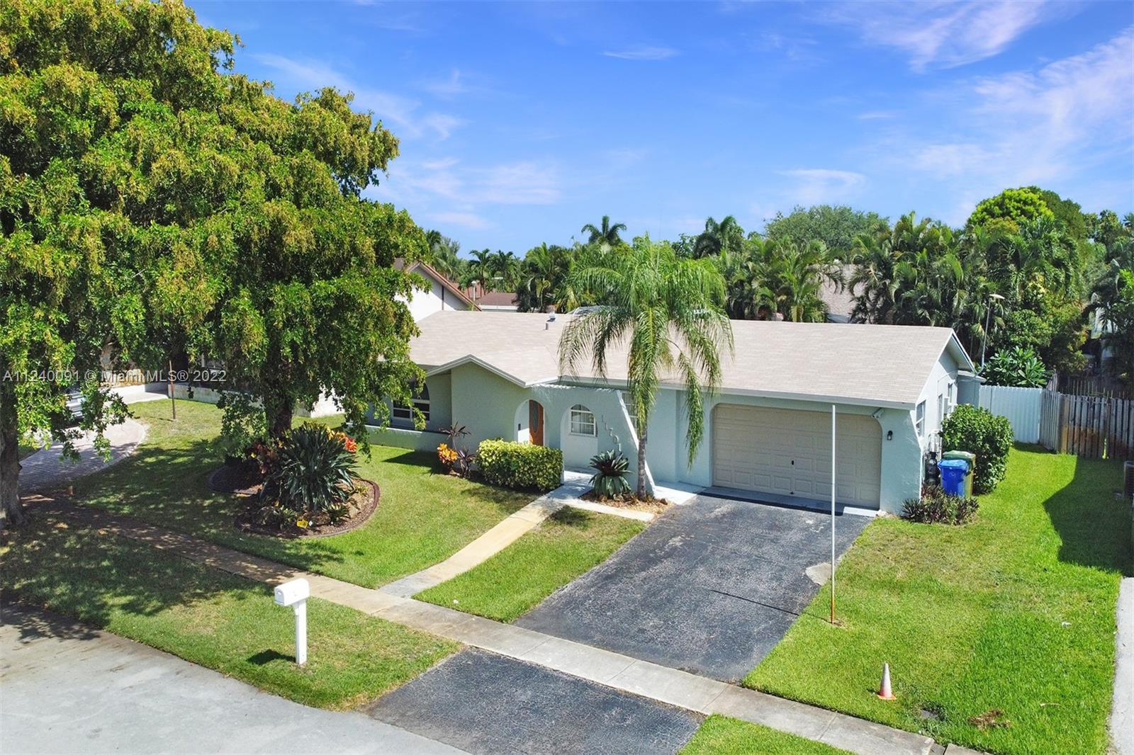 PEMBROKE LAKES SEC 6 - Residential