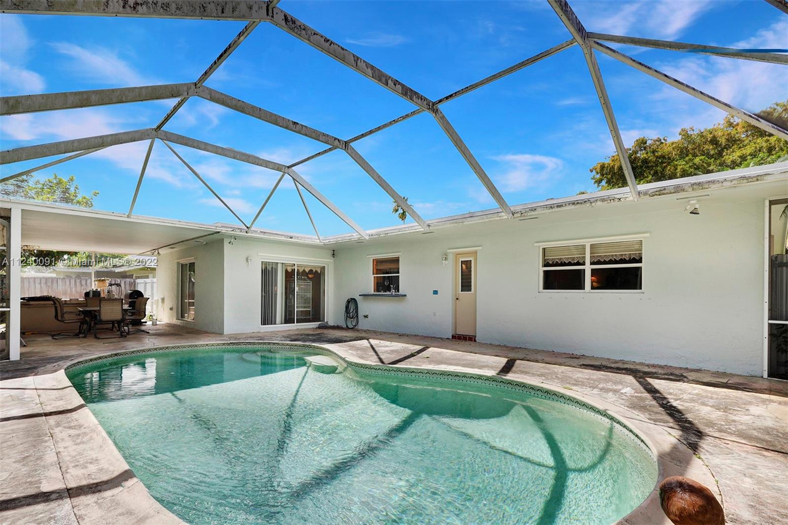 PEMBROKE LAKES SEC 6 - Residential