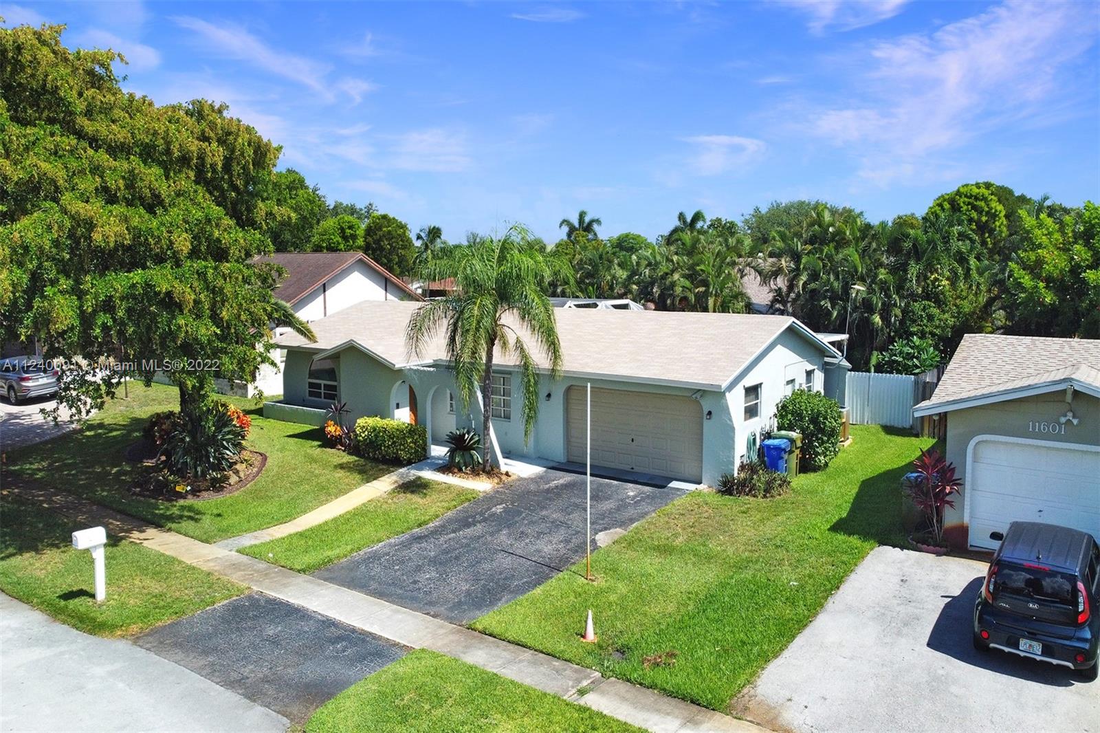 PEMBROKE LAKES SEC 6 - Residential