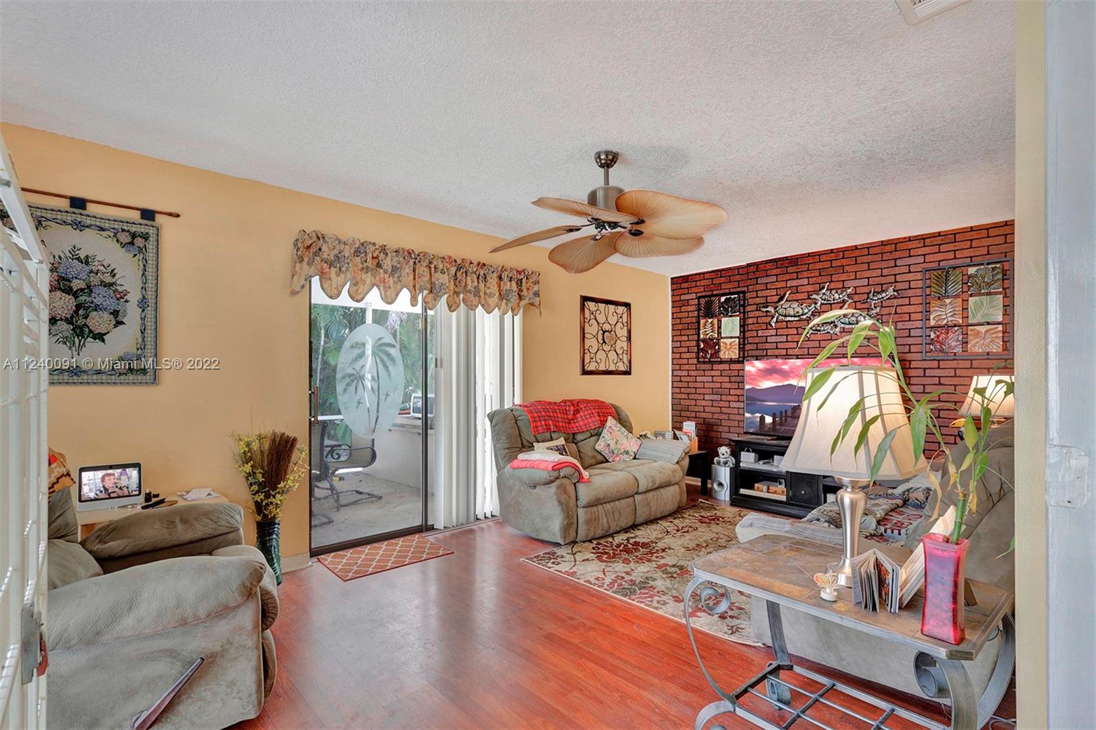 PEMBROKE LAKES SEC 6 - Residential