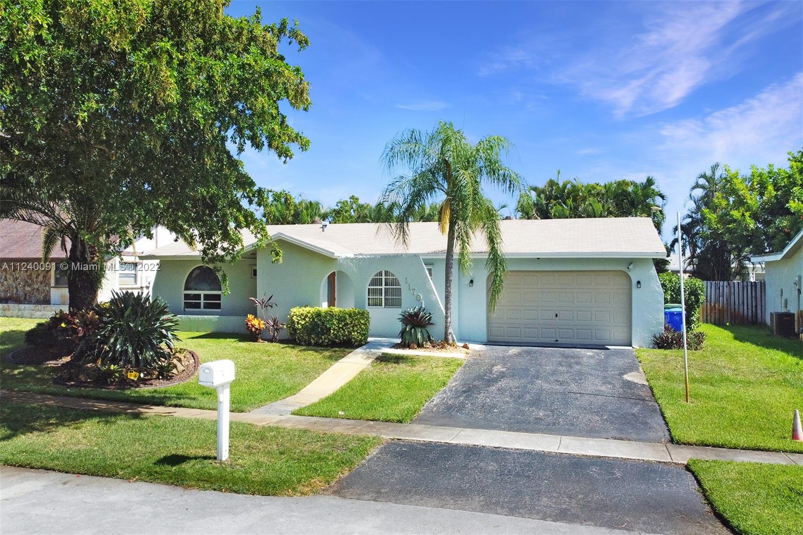 PEMBROKE LAKES SEC 6 - Residential