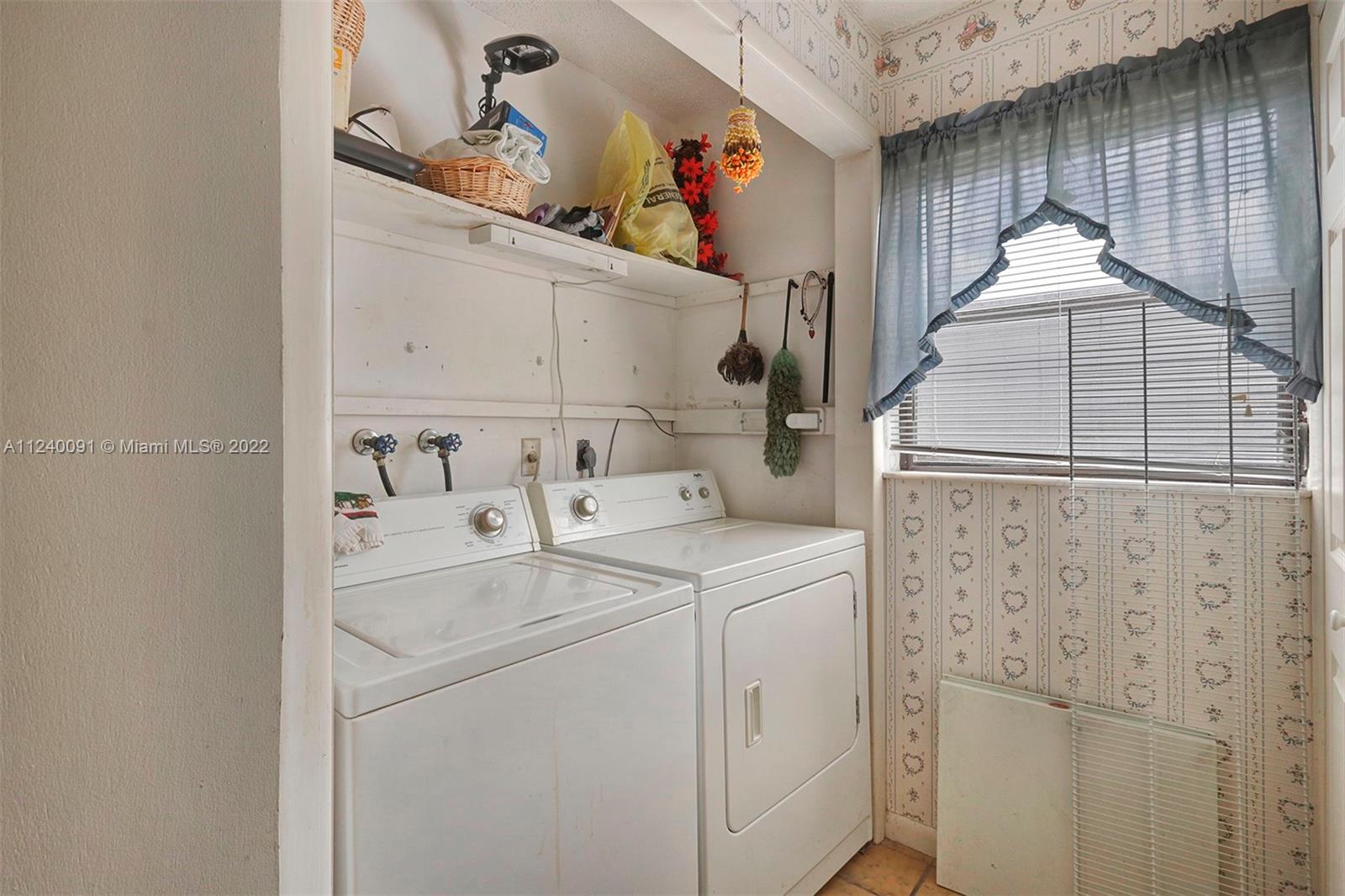 PEMBROKE LAKES SEC 6 - Residential