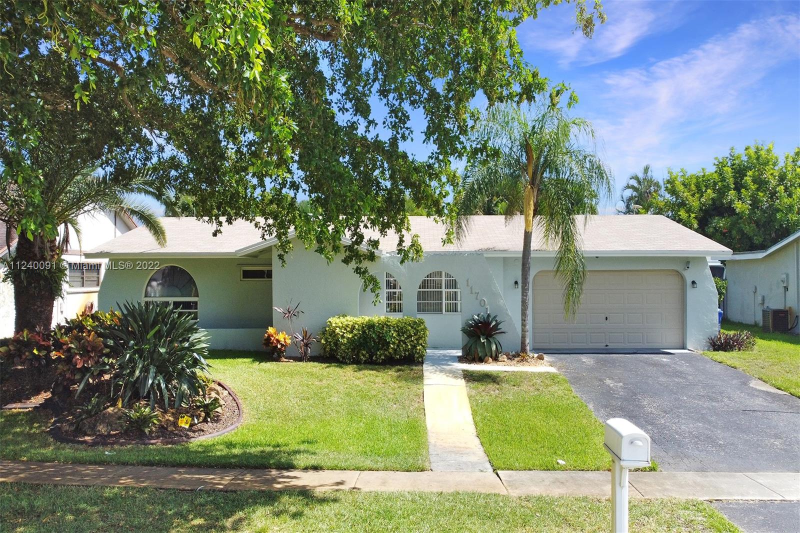 PEMBROKE LAKES SEC 6 - Residential