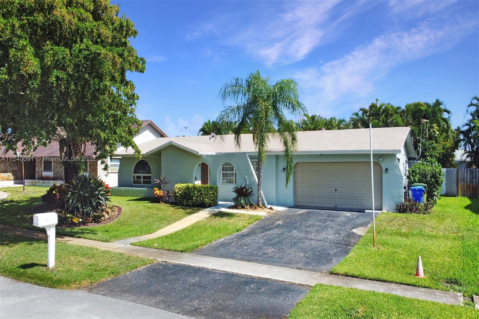 PEMBROKE LAKES SEC 6 - Residential