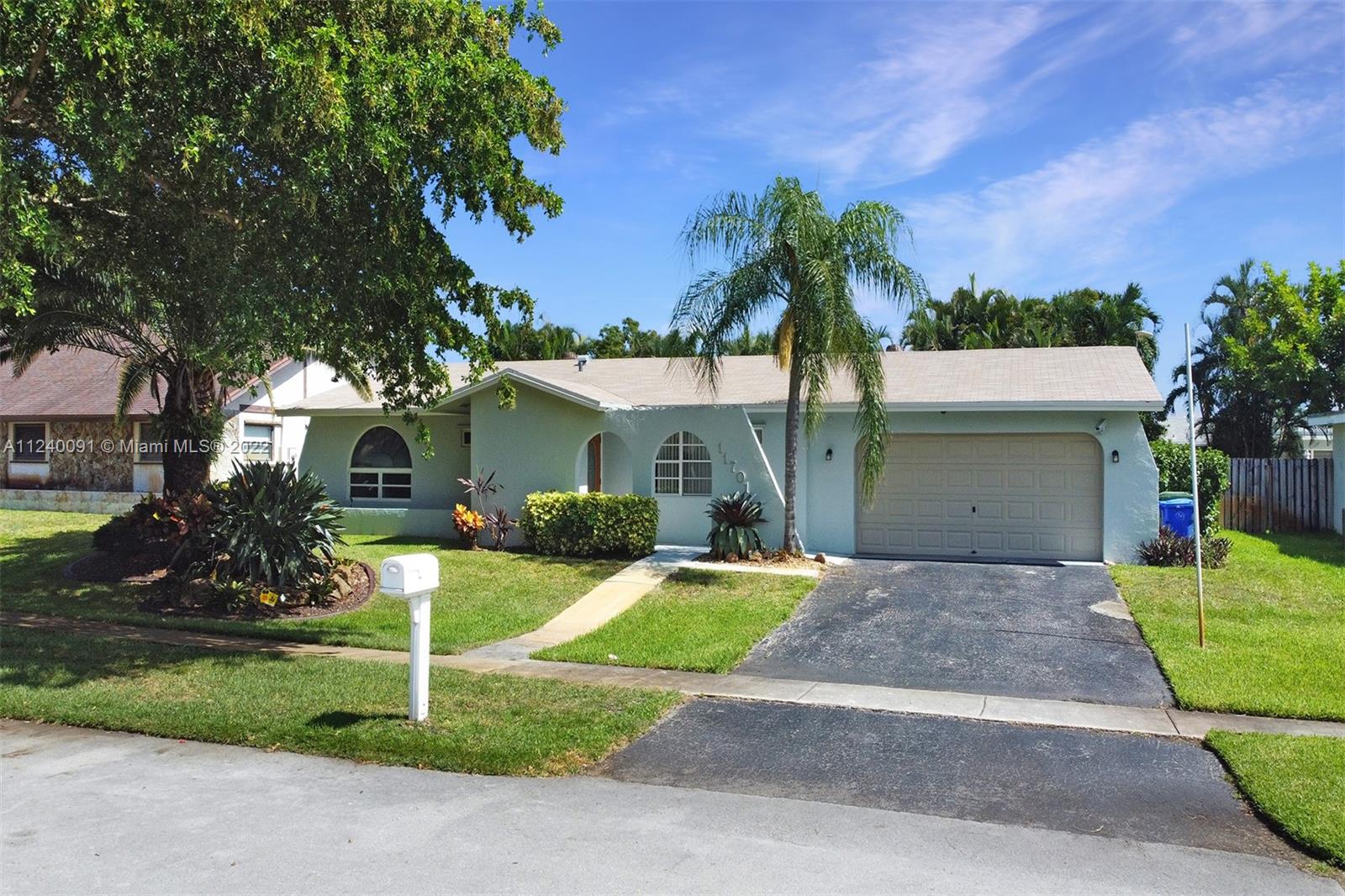 PEMBROKE LAKES SEC 6 - Residential