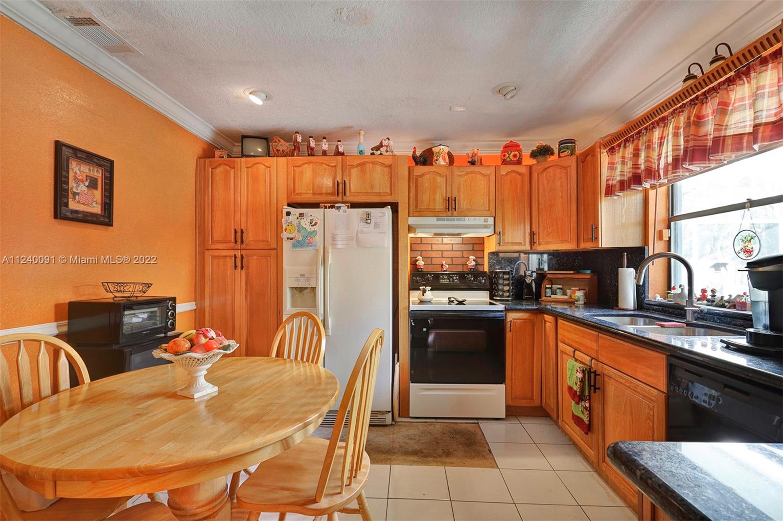 PEMBROKE LAKES SEC 6 - Residential