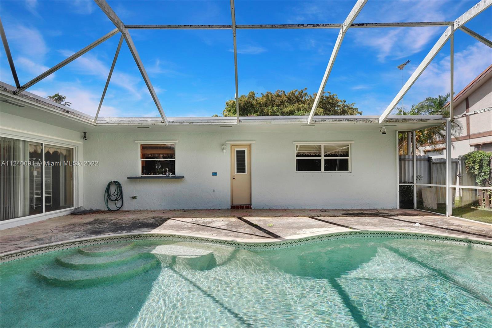 PEMBROKE LAKES SEC 6 - Residential