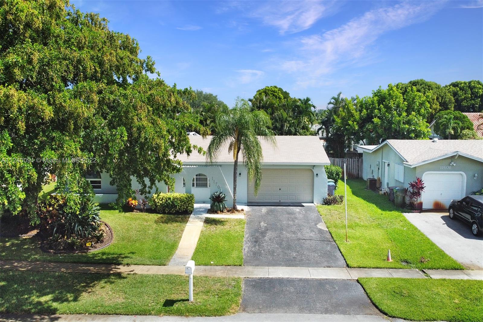 PEMBROKE LAKES SEC 6 - Residential