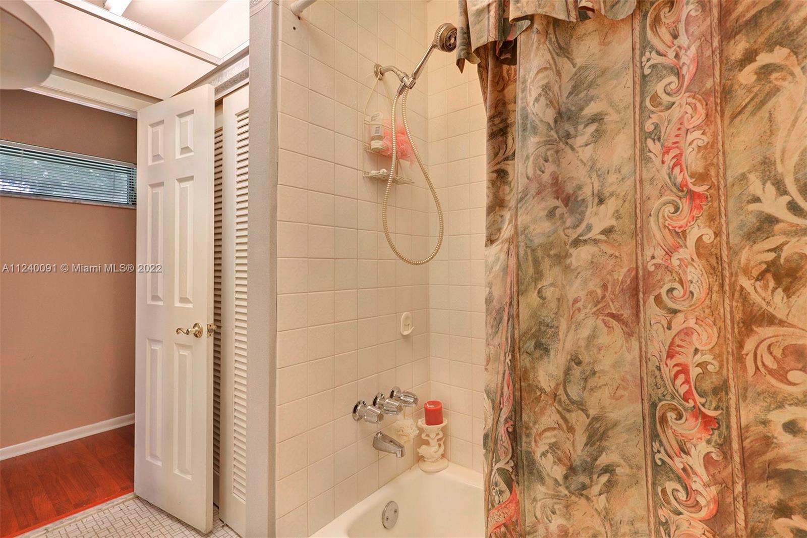 PEMBROKE LAKES SEC 6 - Residential