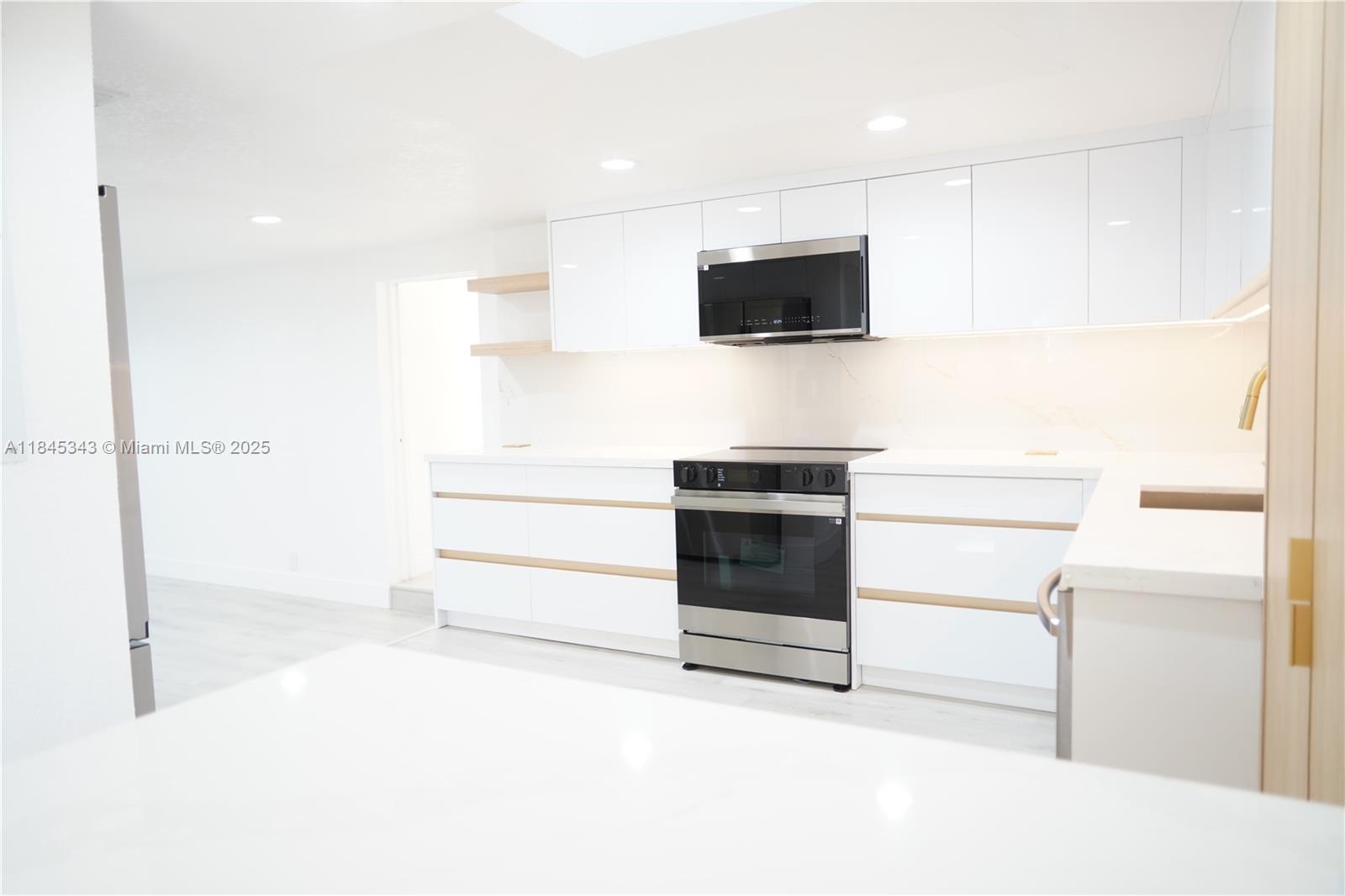 5013 SW 90th Ter, Cooper City, FL, 33328/$739,990 4 5013 SW 90th Ter