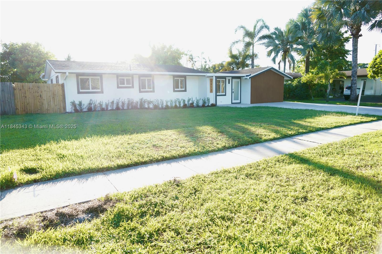 5013 SW 90th Ter, Cooper City, FL, 33328/$739,990 1 5013 SW 90th Ter