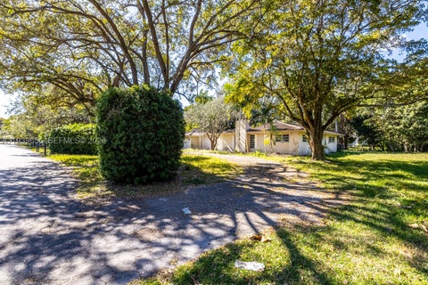 Photo of 13500 SW 68th Ct, Pinecrest, FL 33156 (MLS # A11939656)