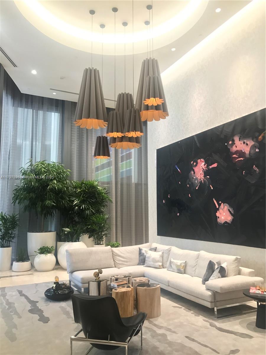 BRICKELL HEIGHTS EAST CON - Residential Lease