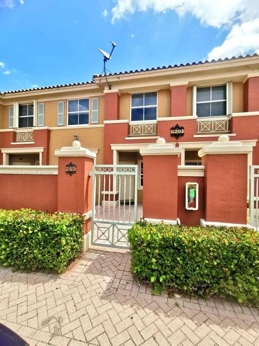 THE GATES AT DORAL ISLES - Residential