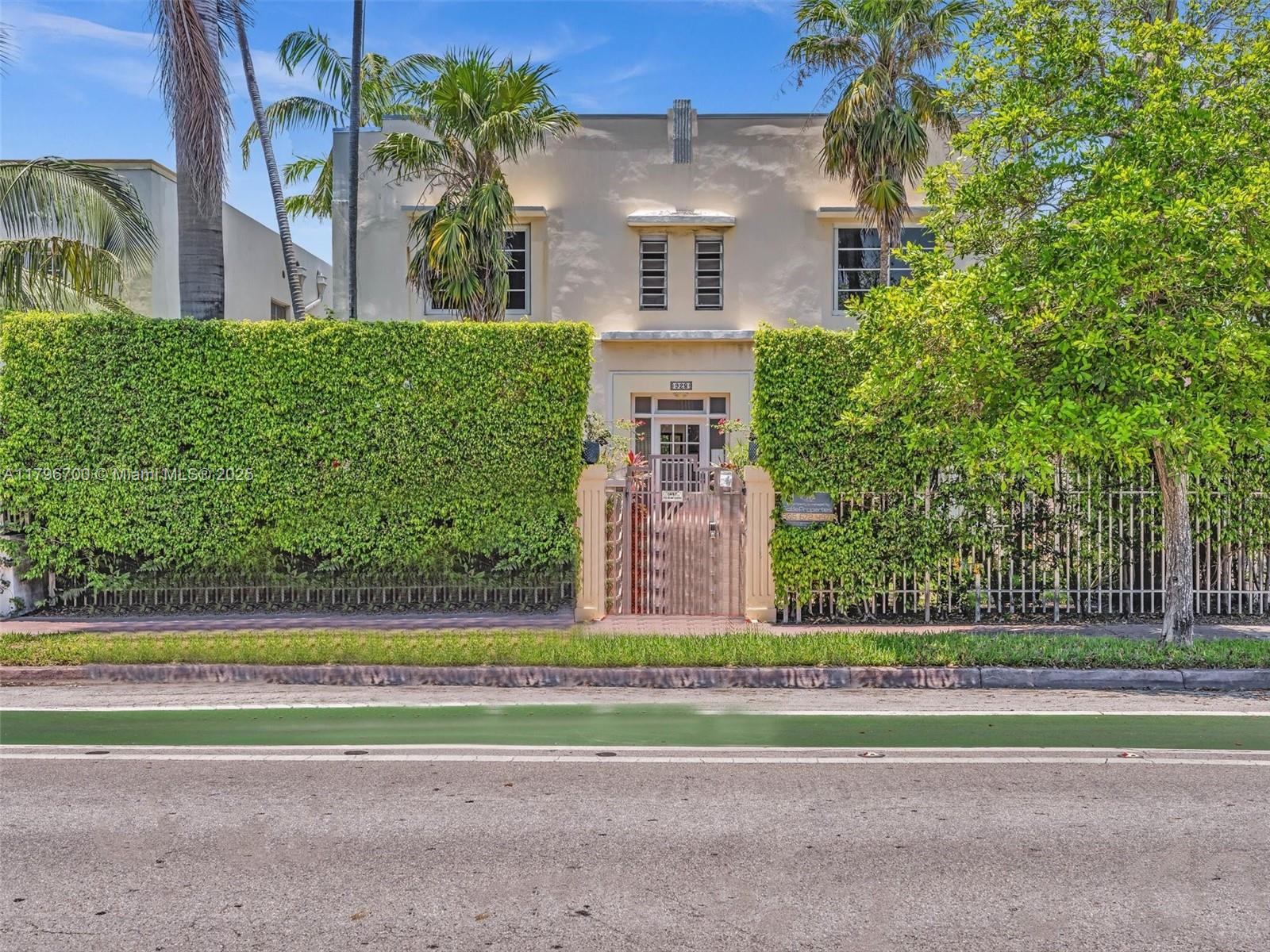 Rental Property at 928 Euclid Ave 2, Miami Beach, Miami-Dade County, Florida - Bedrooms: 1 
Bathrooms: 1  - $2,195 MO.