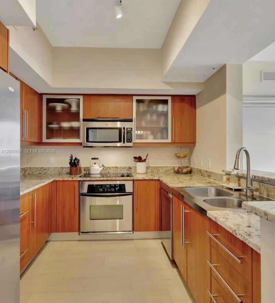 PUERTA DE PALMAS CONDO - Residential Lease