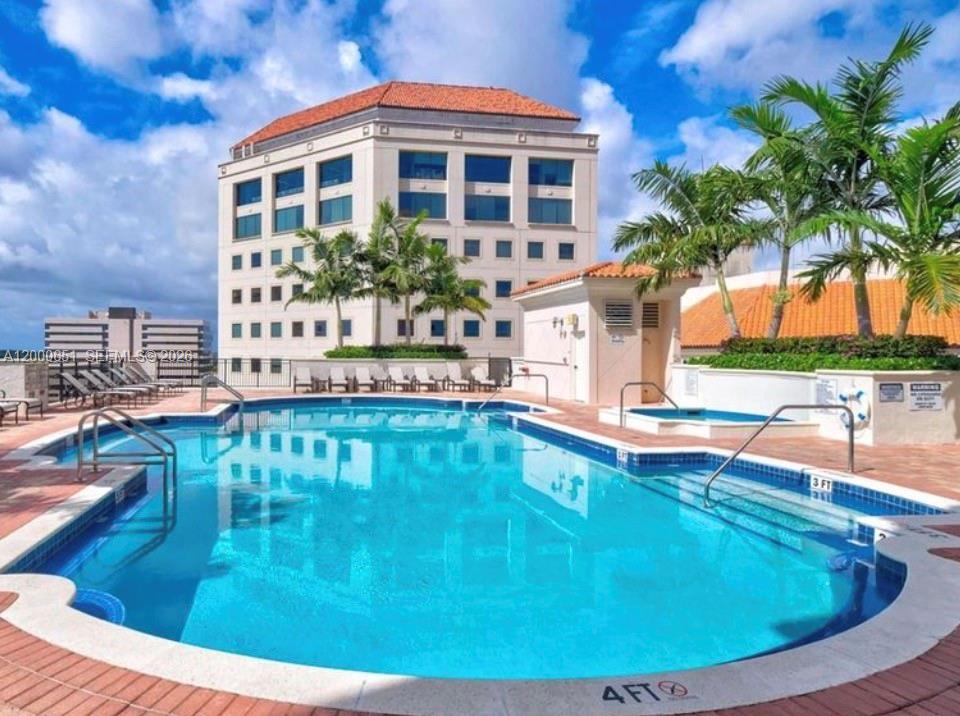 888 S Douglas Rd 917