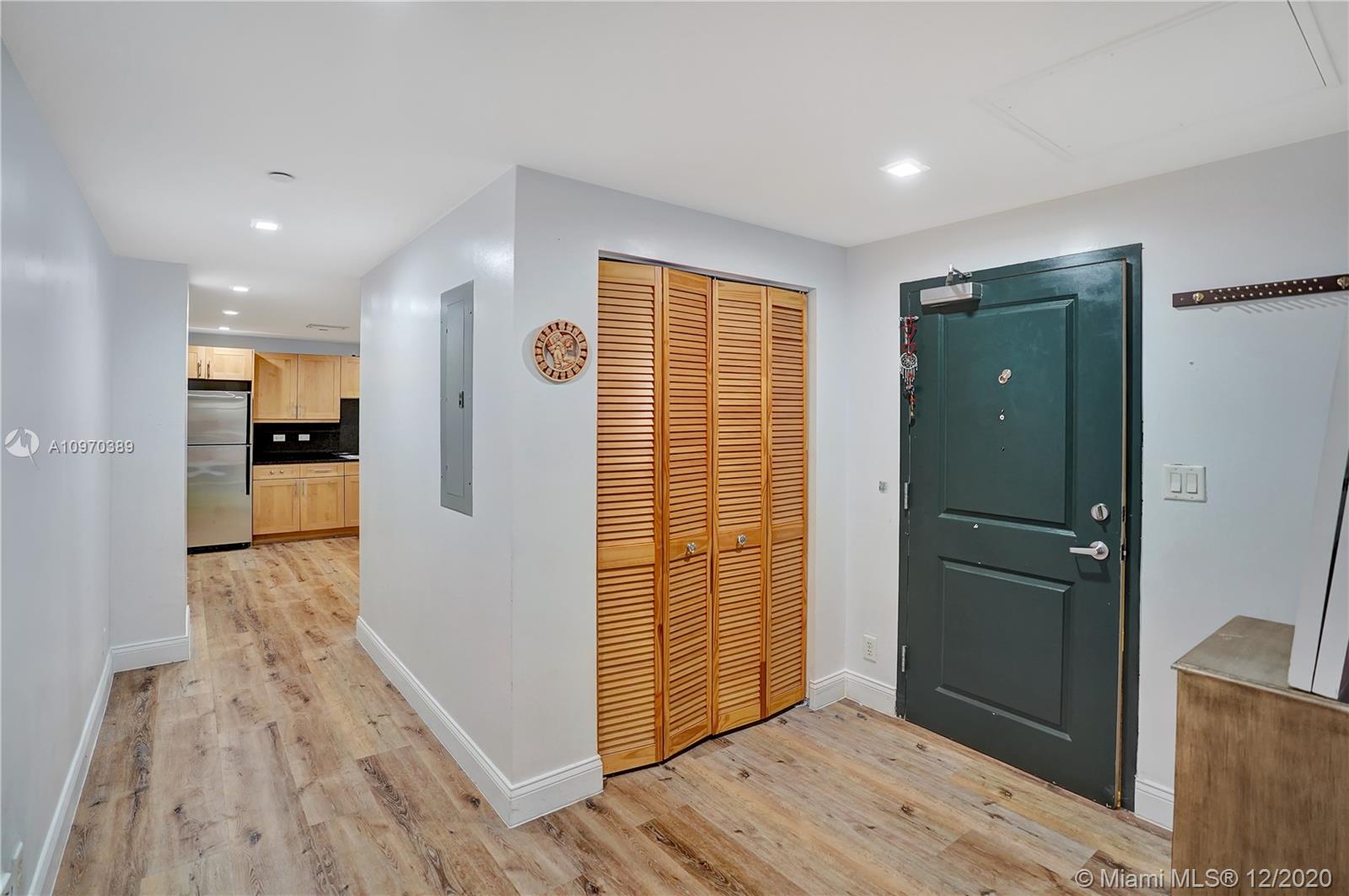 Spacious studio available in Downtown's historic Flagler First Condominiums. Updated Kitchen, stainless steel appliances, washer/dryer, Gym, and Party room. Choose this unit and be walking distance to Whole Foods, Arsh Center, Bayside Marketplace, restaurants, library, museums, Olympia Theater. Close to Metro-Mover, Metro-Rail and trolleys. Unit is Vacant and easy to show