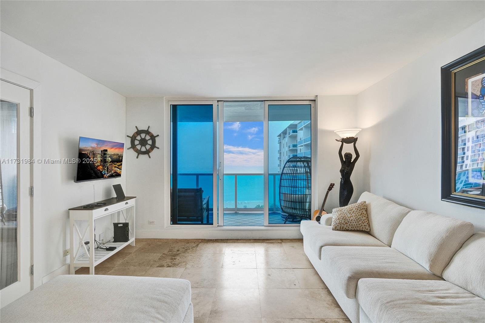 2301 Collins Ave 1425