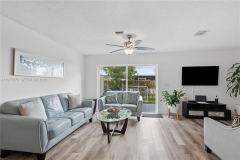 4765 SW 14th St Deerfield Beach FL 33442