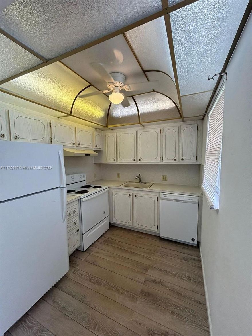 Beautiful 2 bed 1 bath 

Ready to move in 

email or txt me for showing instructions