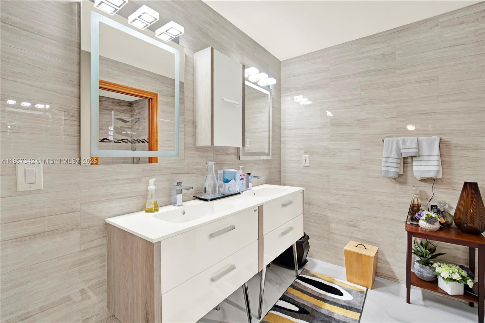KINGS COURT WEST - Residential