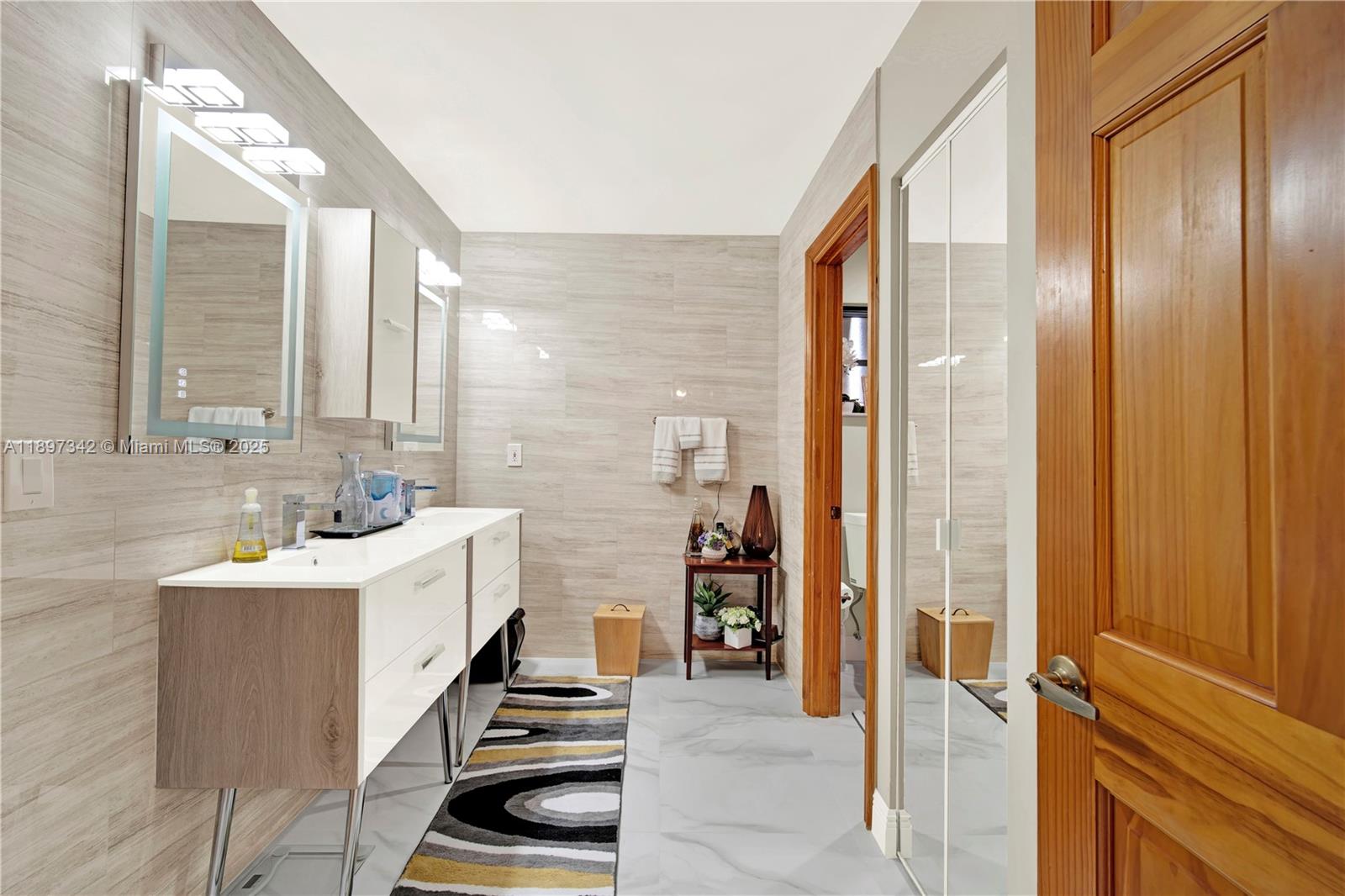 KINGS COURT WEST - Residential
