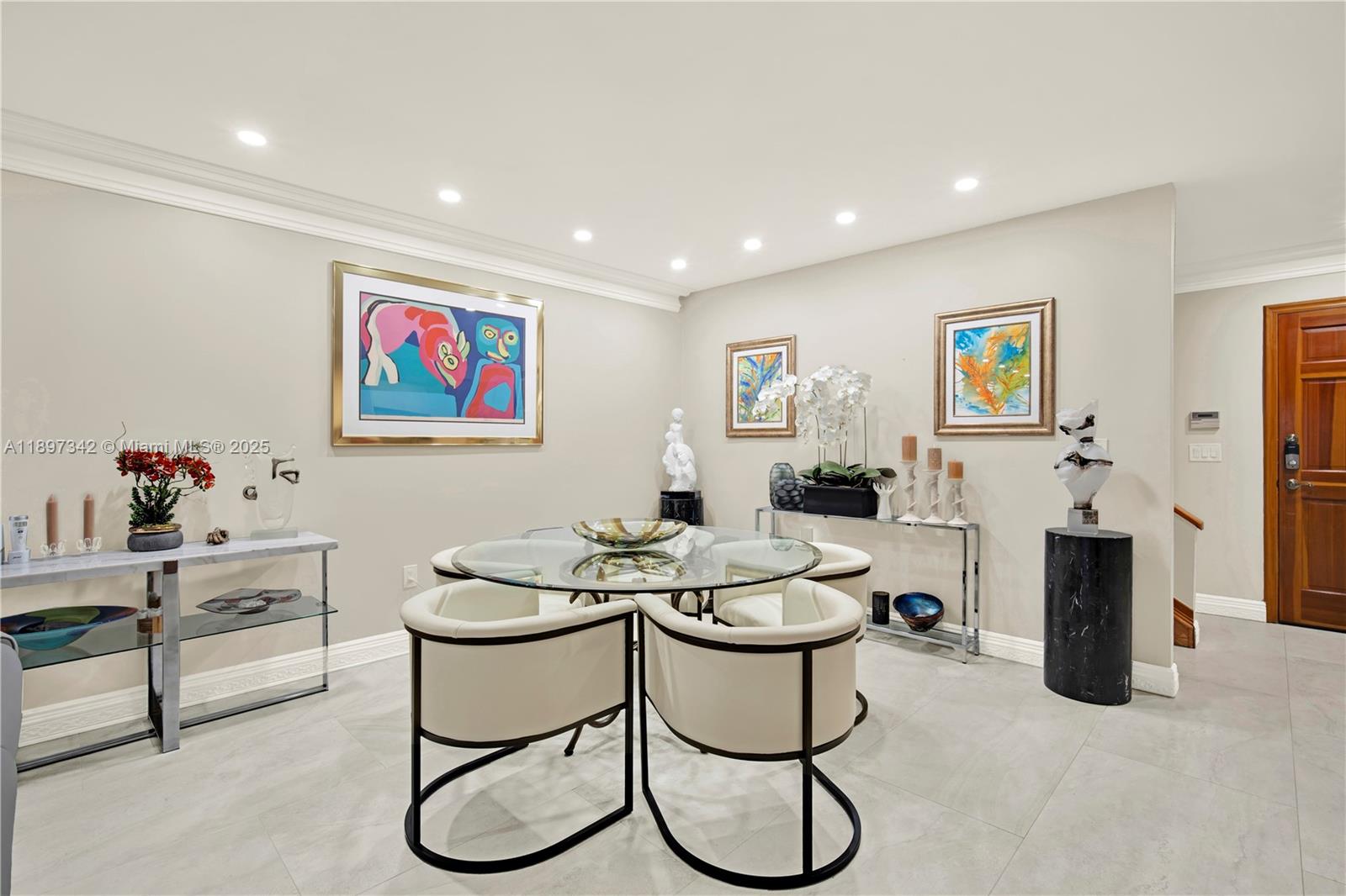 KINGS COURT WEST - Residential