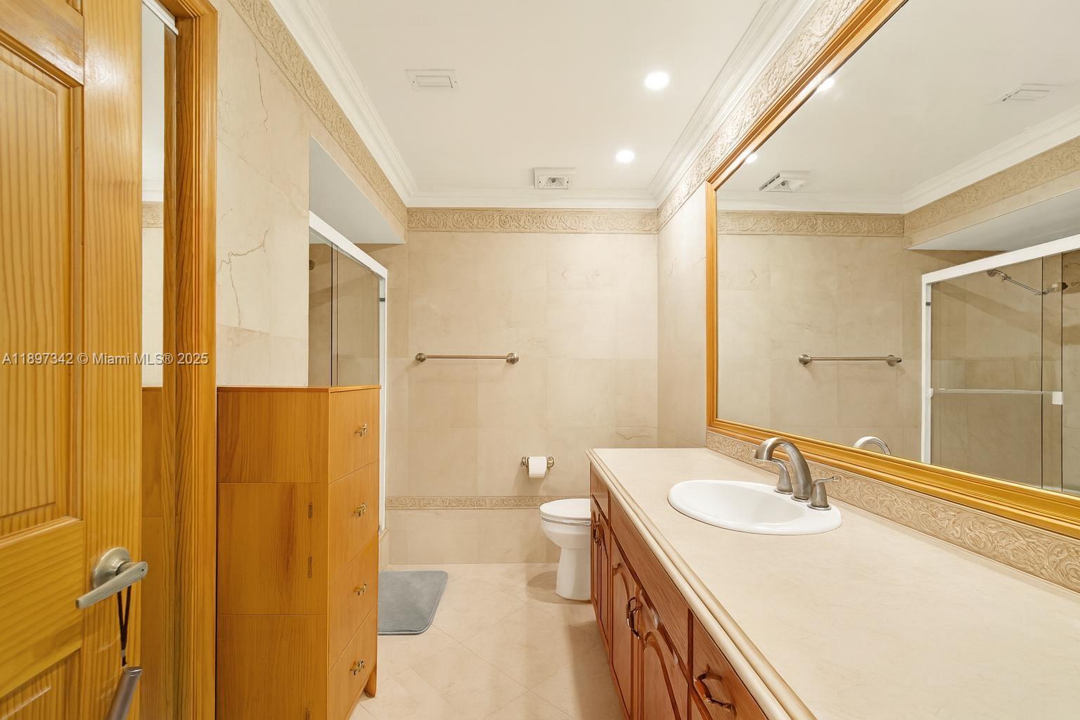 KINGS COURT WEST - Residential