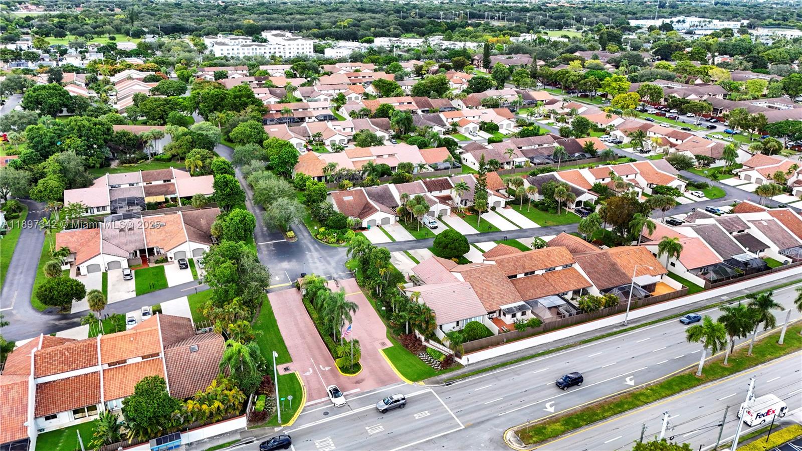 KINGS COURT WEST - Residential