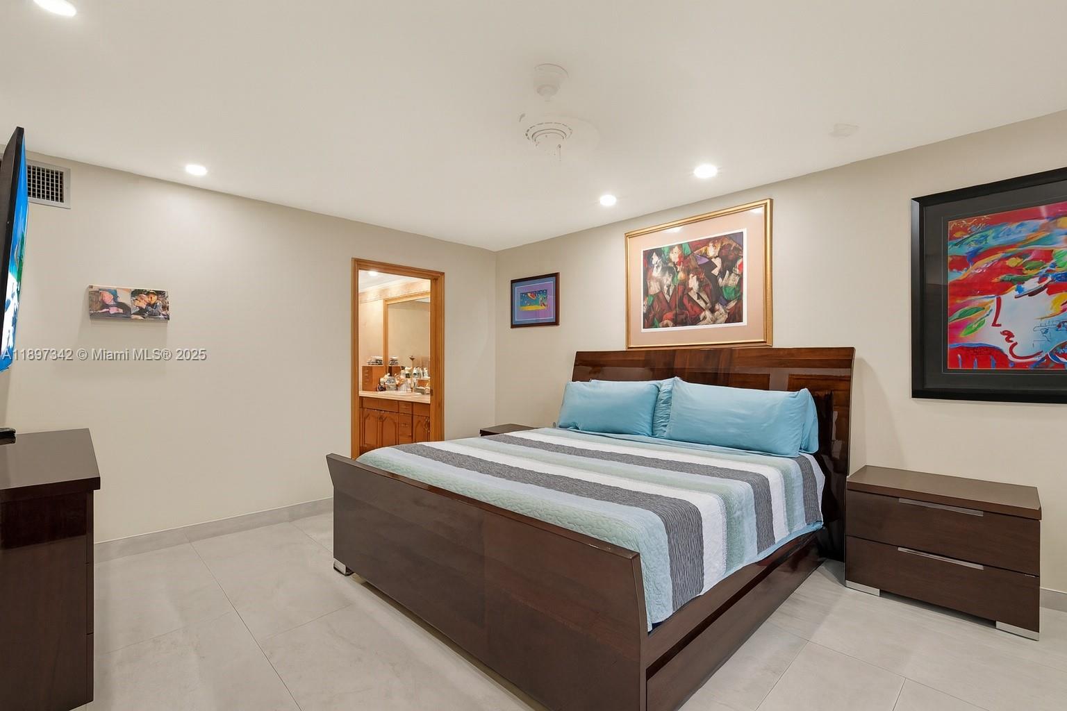 KINGS COURT WEST - Residential