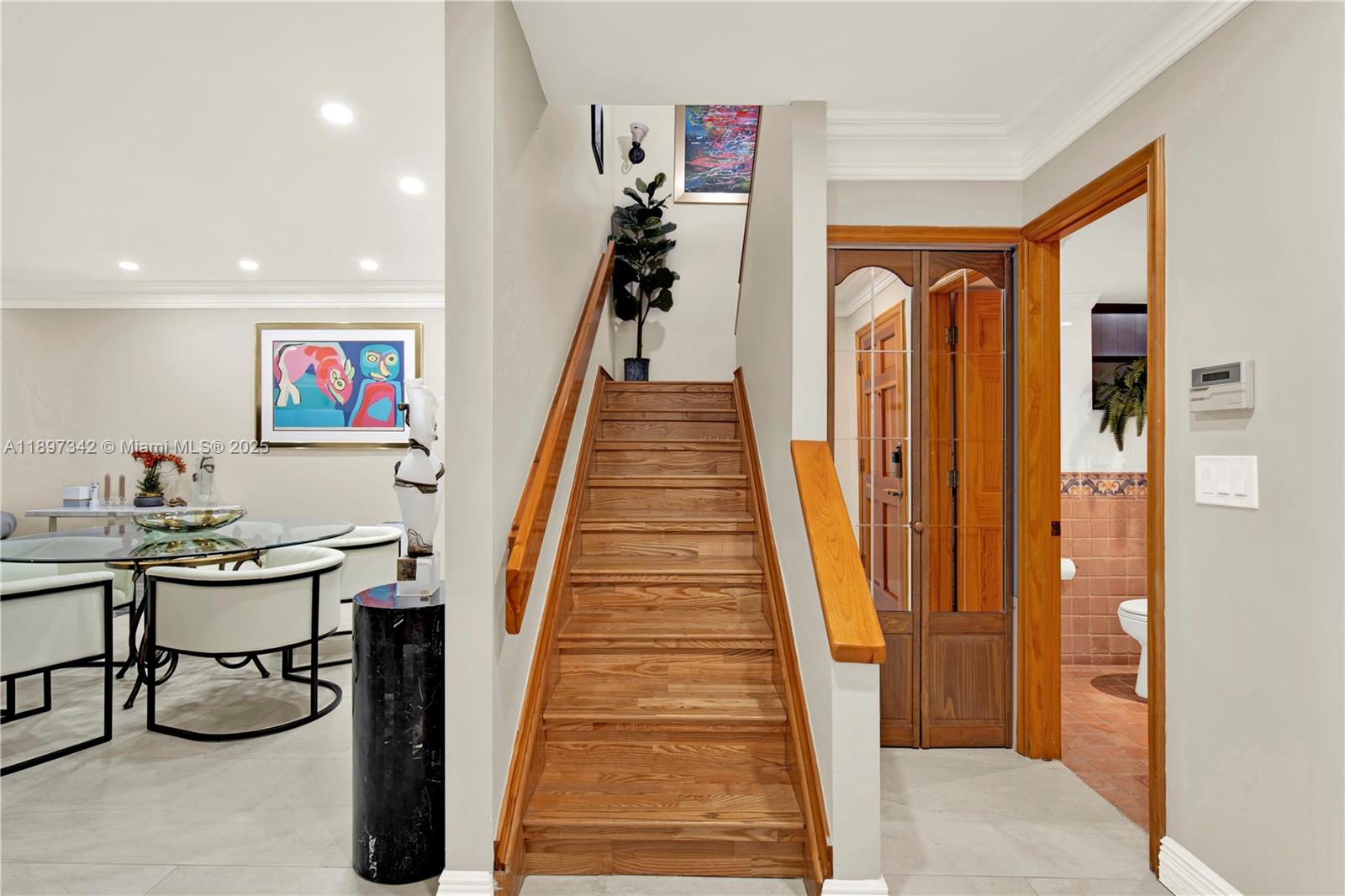 KINGS COURT WEST - Residential