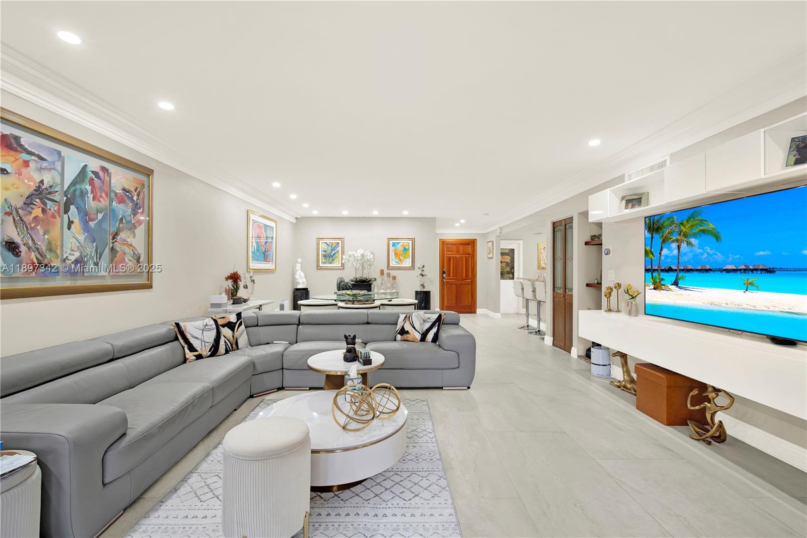 KINGS COURT WEST - Residential