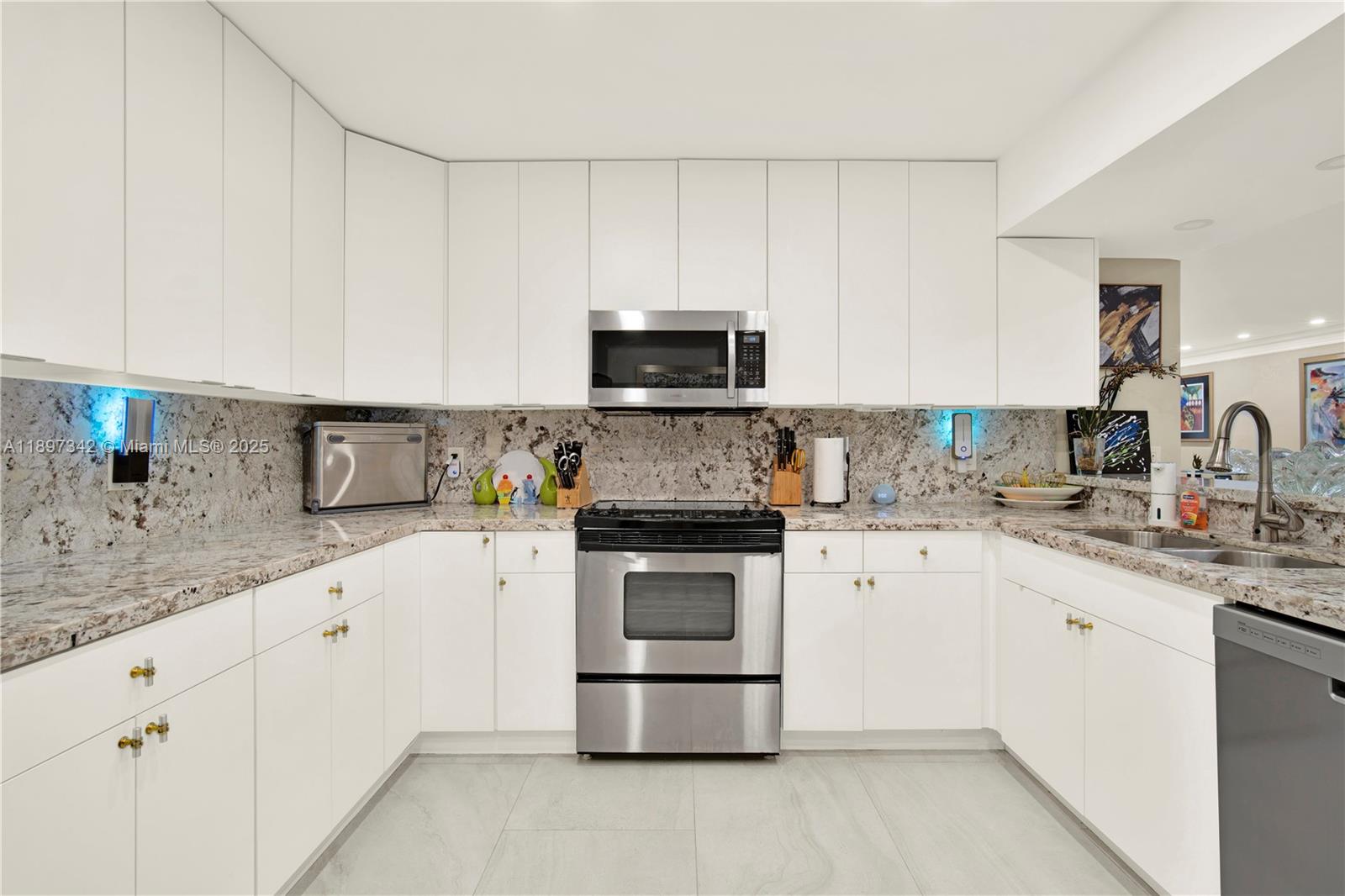 KINGS COURT WEST - Residential