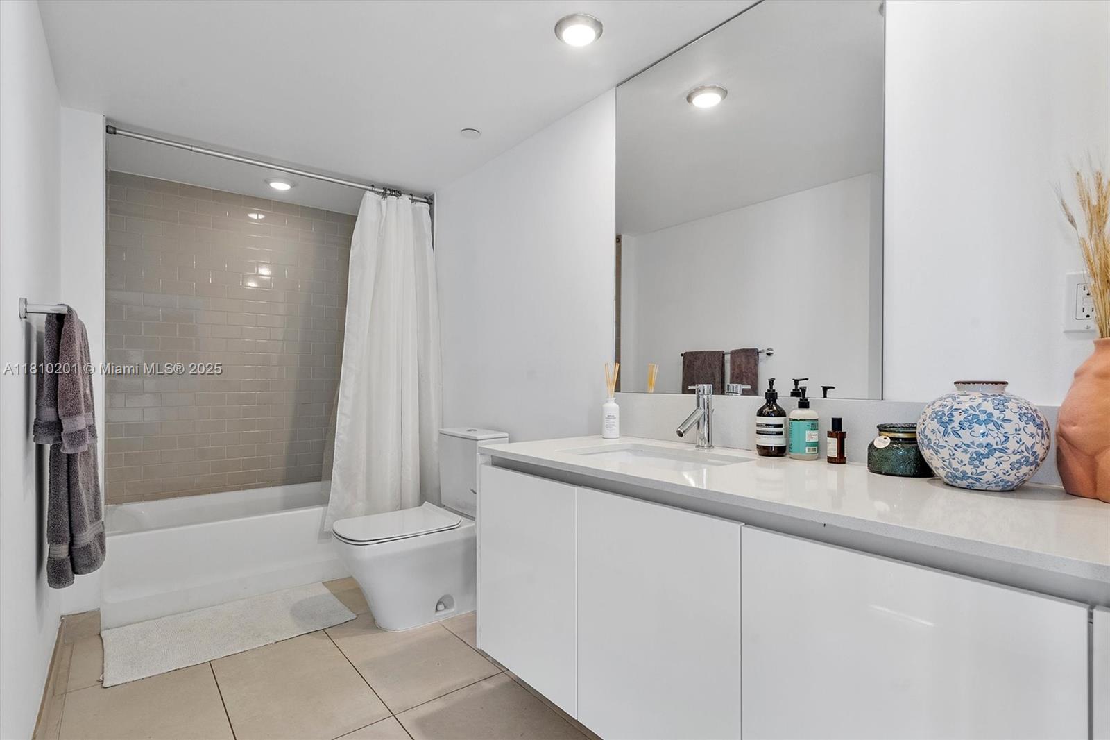 BAY HARBOR CLUB CONDO - Residential