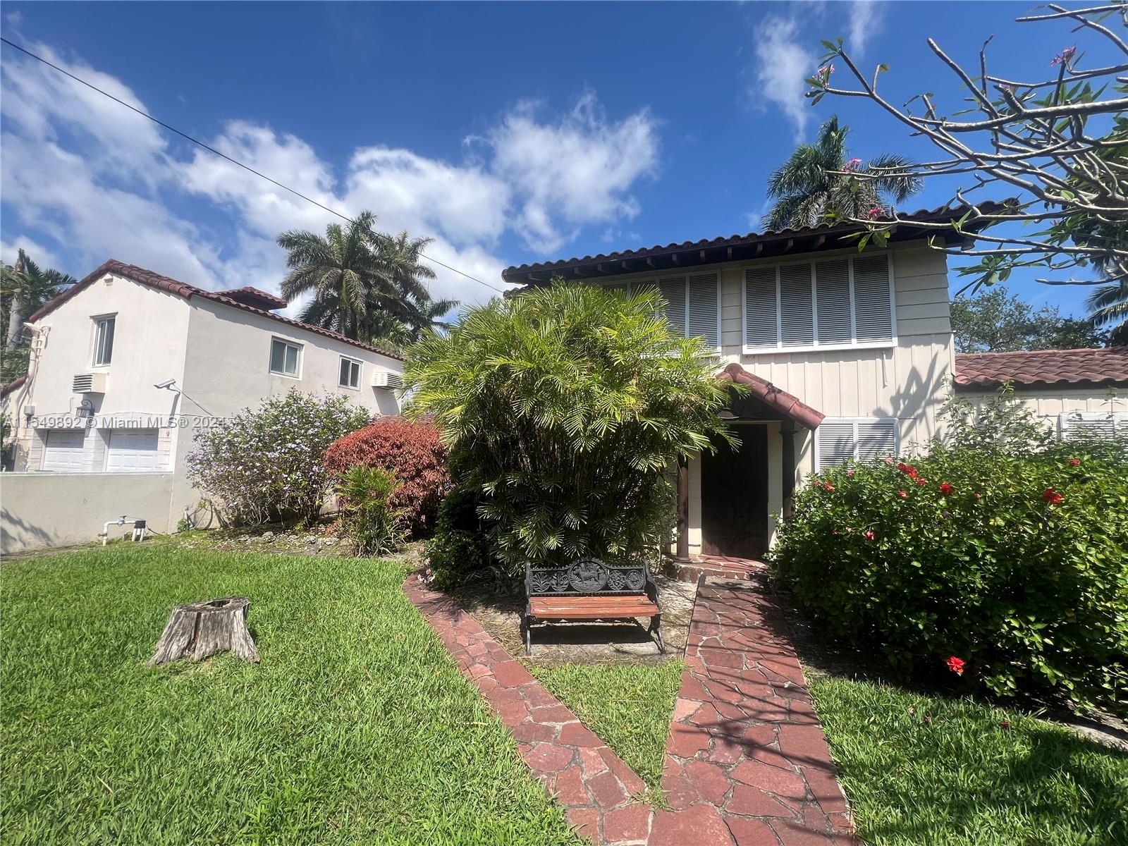 HOLLYWOOD LAKES SECTION - Residential