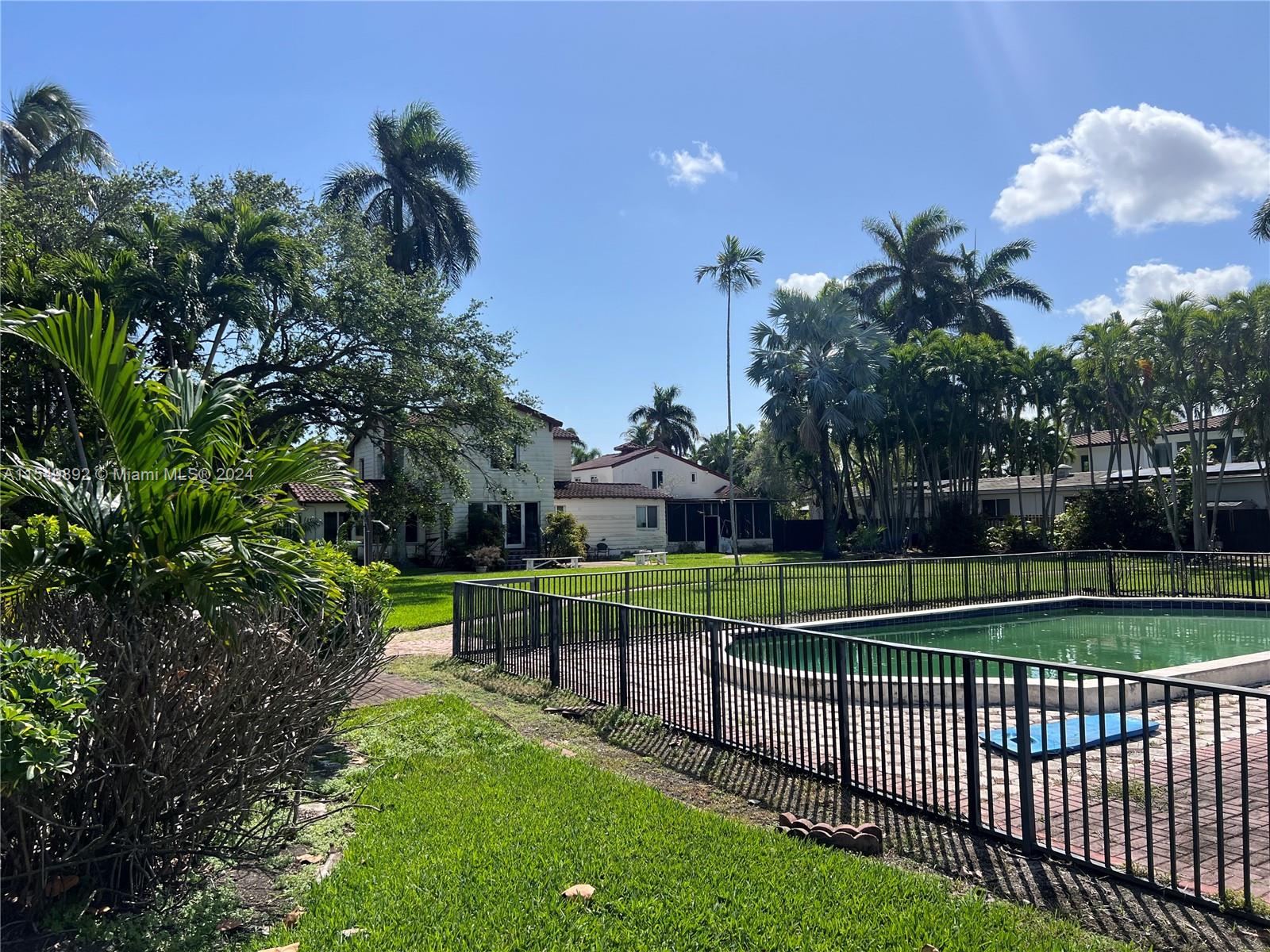 HOLLYWOOD LAKES SECTION - Residential