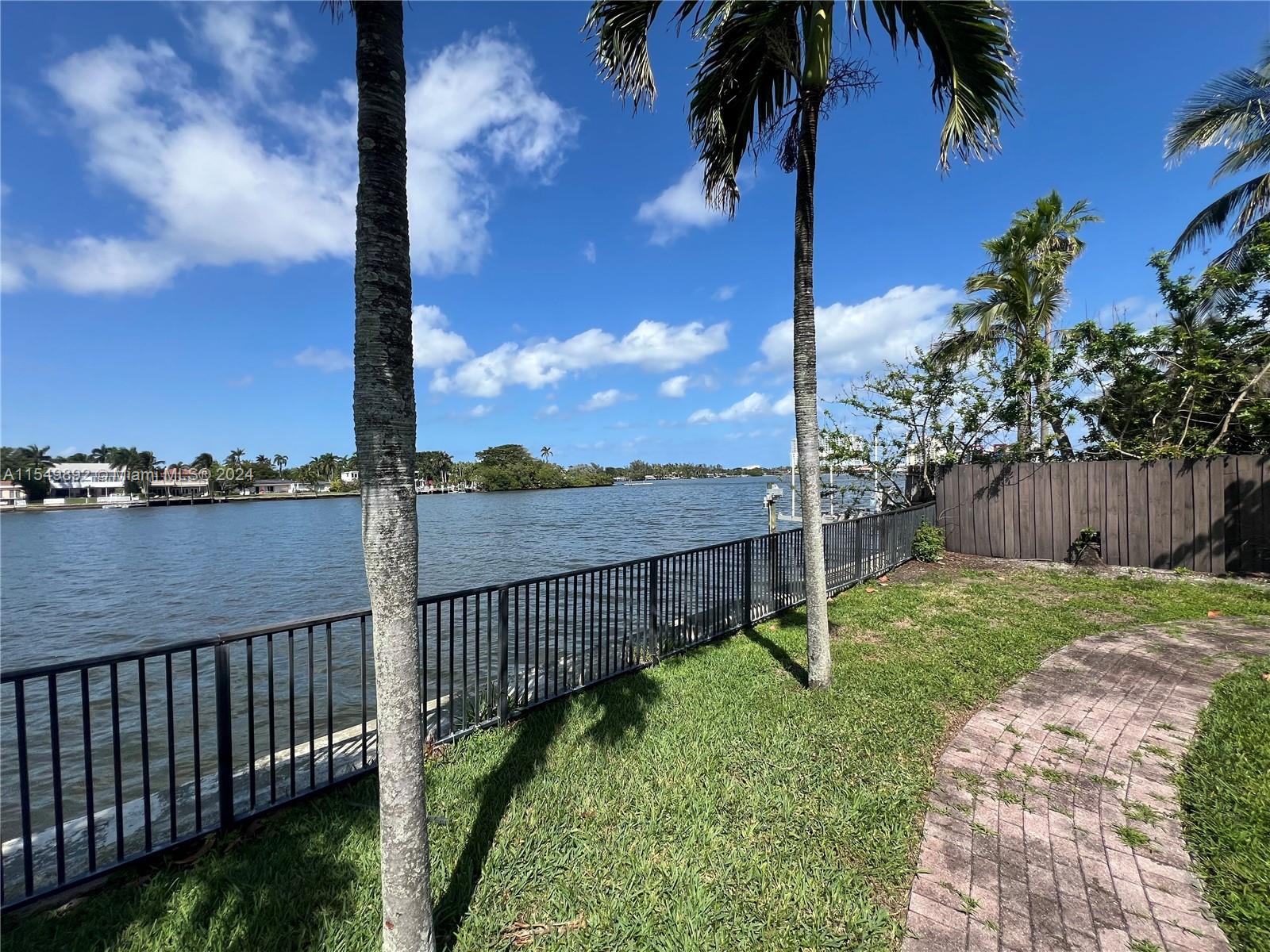 HOLLYWOOD LAKES SECTION - Residential