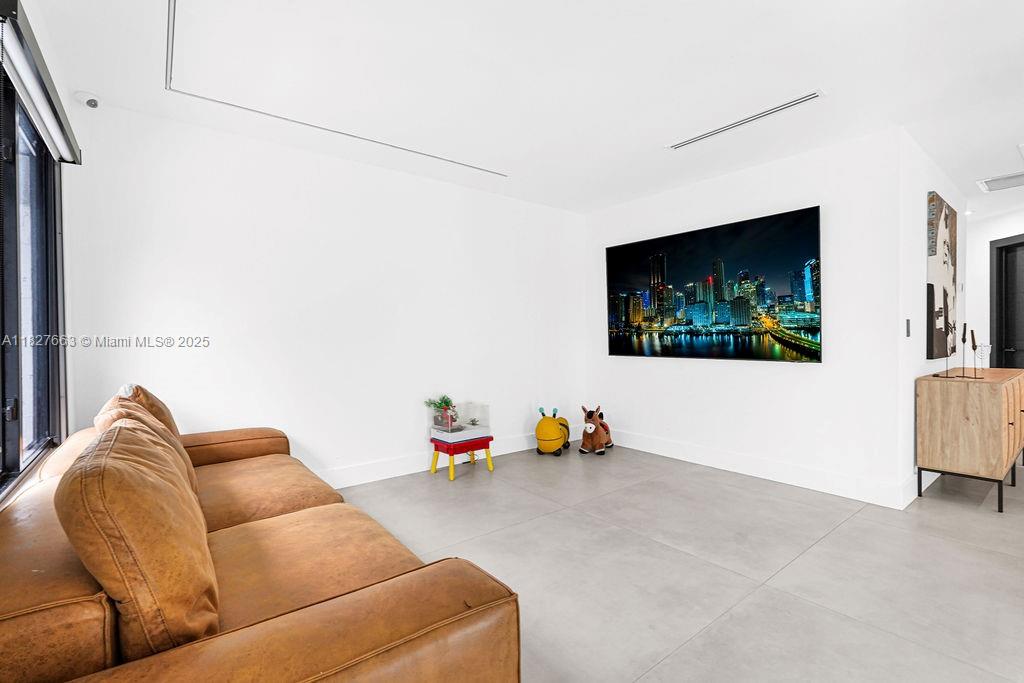 EMBASSY LAKES PHASE II - Residential