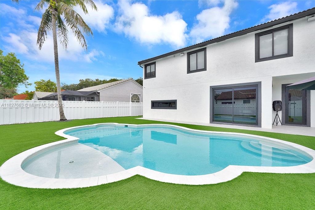 EMBASSY LAKES PHASE II - Residential