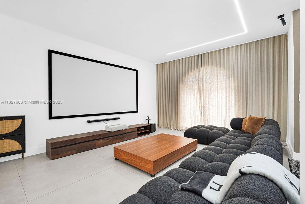 EMBASSY LAKES PHASE II - Residential